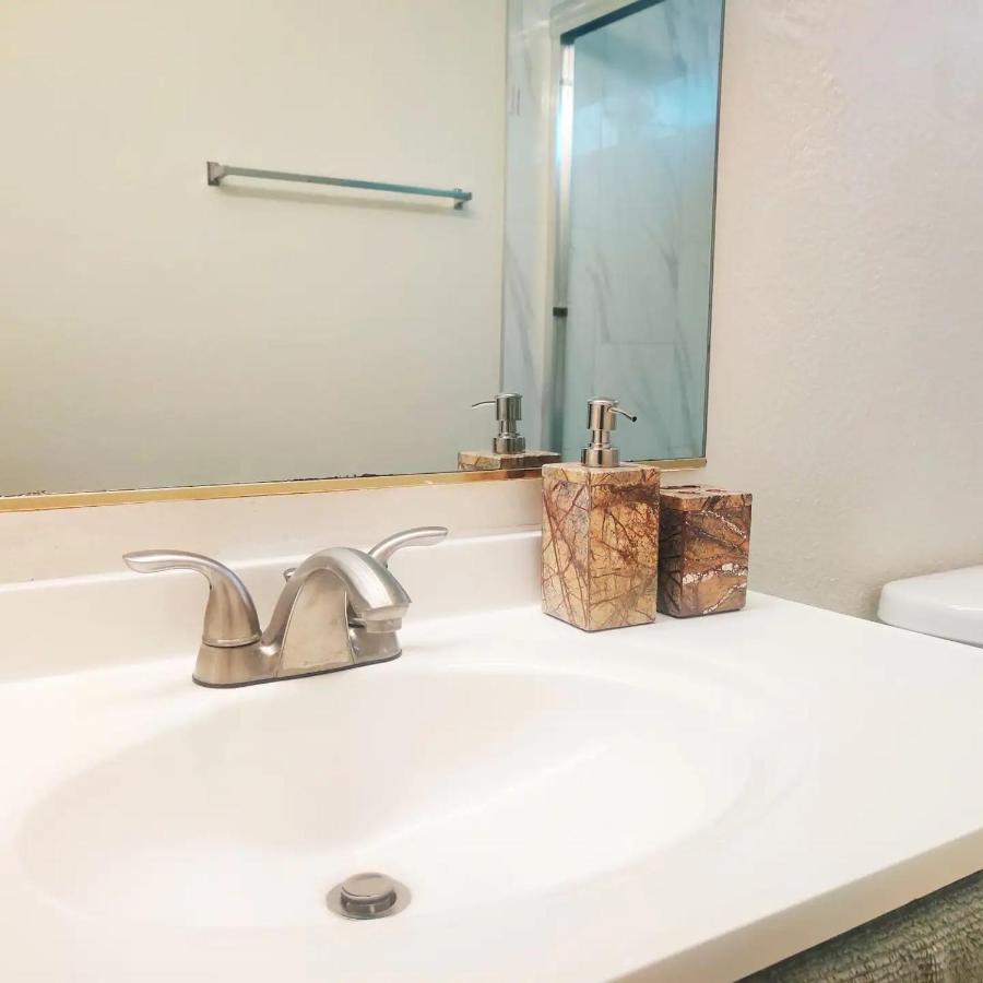 Nice Private Room In A House Close To Red Rock & Las Vegas Strip ラスベガス エクステリア 写真